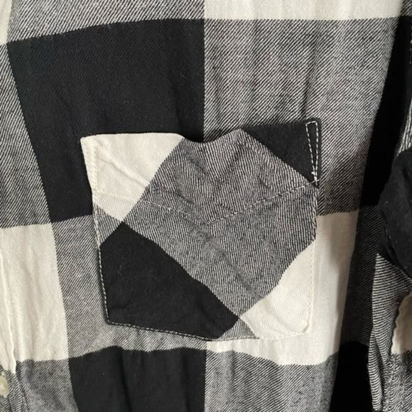 Uniqlo Black and White Plaid Flannel Shirt, Sz Medium - Picture 7 of 14